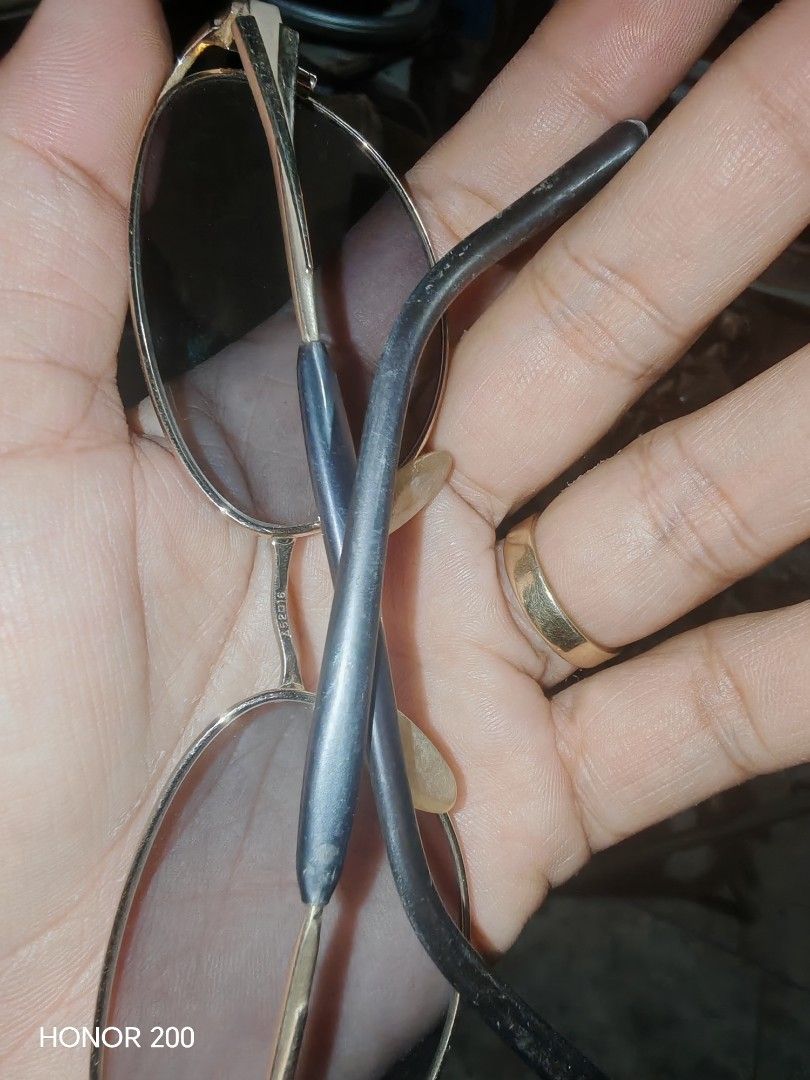 Vintage Sunglasses (Category: Sunglasses & Eyewear) located in Manila. Submitted by mariceloch01539 (Listing ID 1428691568, Image 2). Description: Reading glass surplus items .