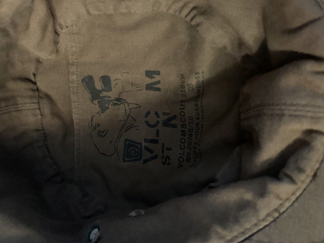 Vintage Volcom Scout Cap (Category: Caps & Hats) located in Mexico. Submitted by rabbit.hole_thrift (Listing ID 1428616894, Image 3). Description: Vintage volcom cap fade due to agong still in good shape 700 + sf.