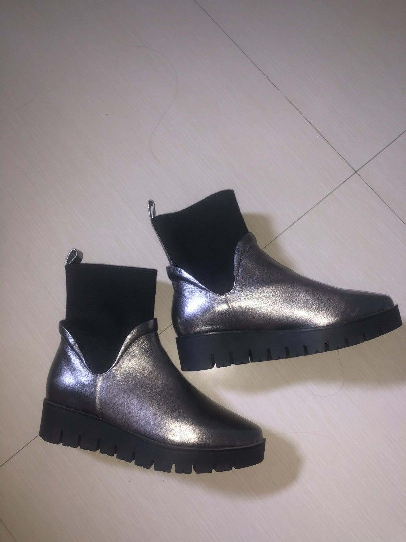 y2k cybercore futuristic alt style boots (Category: Boots) located in Abucay. Submitted by checkoutsrvc (Listing ID 1428672516, Image 1). Description: Cybercore boots super ganda, very good padin yung sole nya super dali din linisn size: 36 MOP/MOD: Gcash/flash express or j&t.
