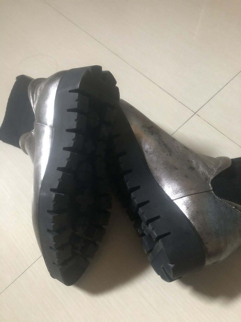 y2k cybercore futuristic alt style boots (Category: Boots) located in Abucay. Submitted by checkoutsrvc (Listing ID 1428672516, Image 3). Description: Cybercore boots super ganda, very good padin yung sole nya super dali din linisn size: 36 MOP/MOD: Gcash/flash express or j&t.
