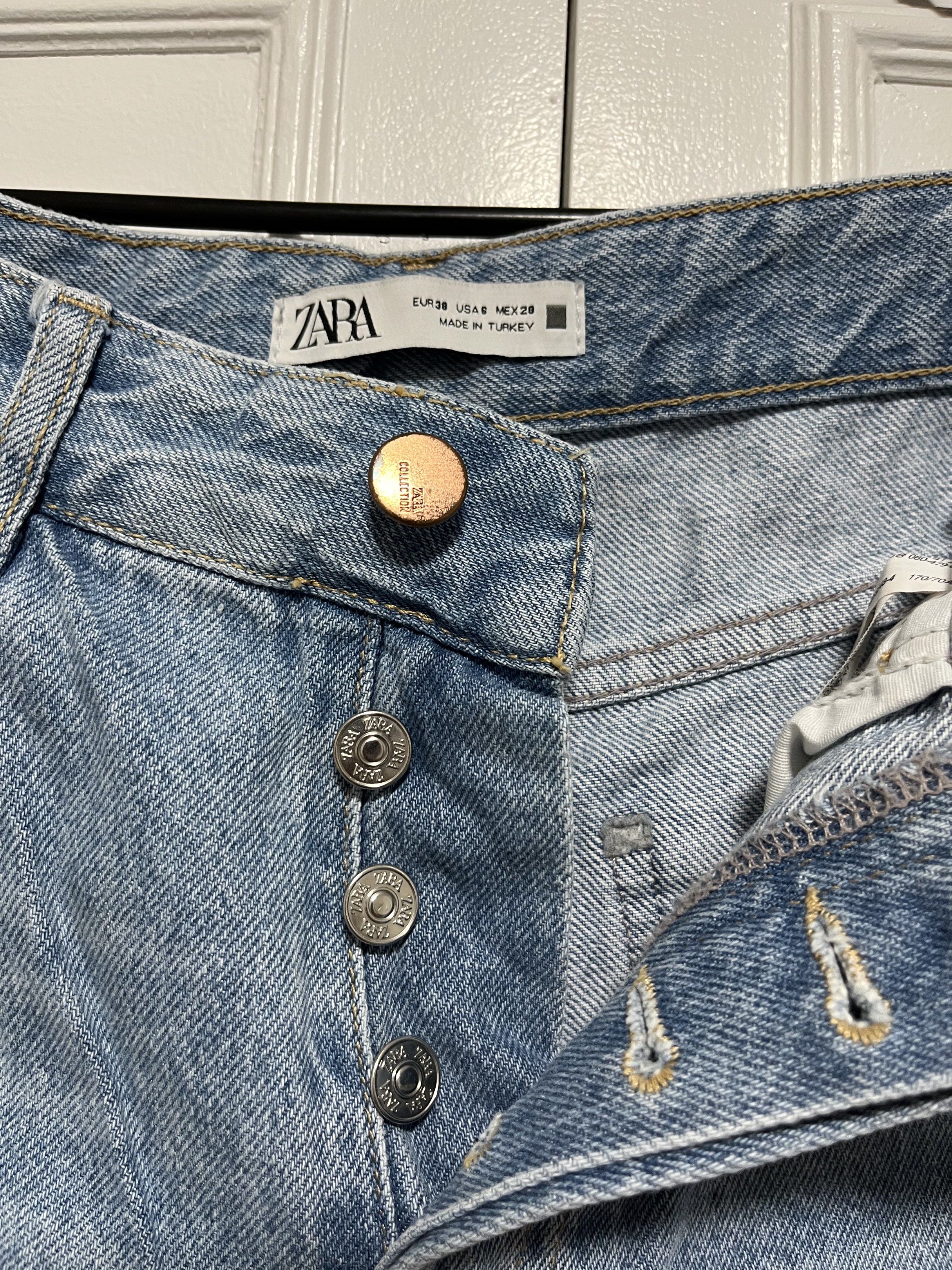Zara Distressed Jeans - Size 28-30 (Category: Jeans) located in Manila. Submitted by kat_declutter (Listing ID 1428622803, Image 3). Description: - Zara Distressed Jeans - Size: 28-30 - Light wash denim - Features distressed detailing - Stylish and versatile Location: Manila or Parañaque.