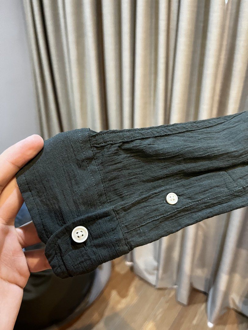 Zara Chinese Collar Longsleeve (Category: Tshirts & Polo Shirts ) located in Marikina City. Submitted by natpasco15 (Listing ID 1428669030, Image 3). Description: Zara Mandarin Collar Shirt Size L Used twice only RFS: Decluttering.