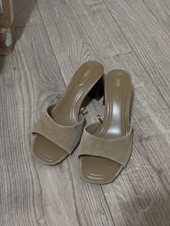 （分類：）位於 。 由 secondhandd00 提交（商品編號 1428643567，圖片 1）。簡介： 。