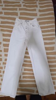 (Category: ) located in . Submitted by aclosetsale (Listing ID 1428759338, Image 1). Description: .
