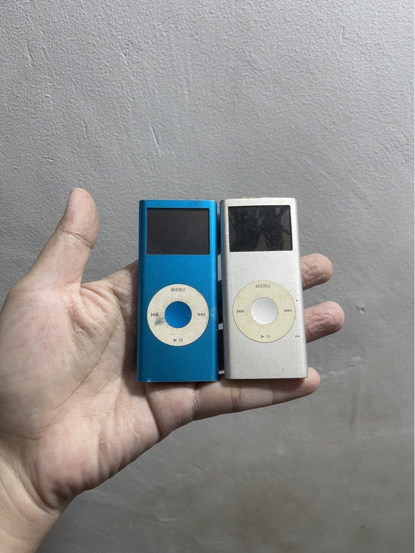2 iPod nano 2nd gen blue and silver (Category: Other Mobile & Gadget Accessories) located in Manila. Submitted by apple_siri (Listing ID 1428911282, Image 1). Description: Lcd issue etc.