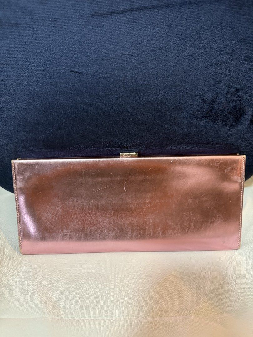 ♥️ Roger Vivier Efflorescence Pink Clutch (Category: Luxury Bags & Wallets) located in Mandaue City. Submitted by closet.confidenti0 (Listing ID 1428807630, Image 2). Description: AUTHENTIC ROGER VIVIER EFFLORESCENCE CLUTCH | PINK | EXCELLENT CONDITION| CEBU | SHIPS NATIONWIDE Roger Vivier Crystal Efflorescence Clutch – Pink Elegant pink satin evening clutch with crystal embellishments. Perfect for formal events or weddings. Beautiful statement p