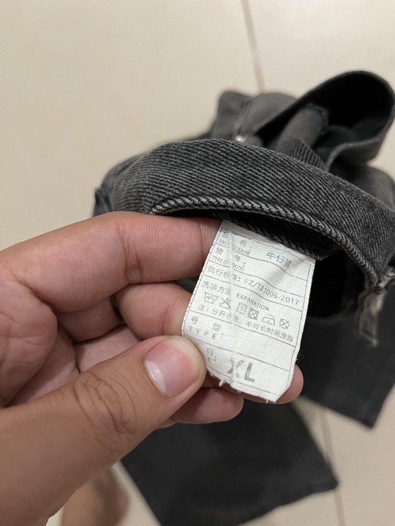 Acid wash Wide Leg Jeans (Category: Jeans) located in Pasig City. Submitted by thousandthrift69 (Listing ID 1428901963, Image 3). Description: Color may vary due to lighting No issue / Need wash Excellent Condition 💎 Color rate: 9/10 Size: Large on tag ( M- L fitting ) Dimension: L36.5xW36 Leg opening: 11 Swipe right for more details ⬅️ MINE for only P400❤ + Shipping Message us for inquiries 📩 Follow for more.