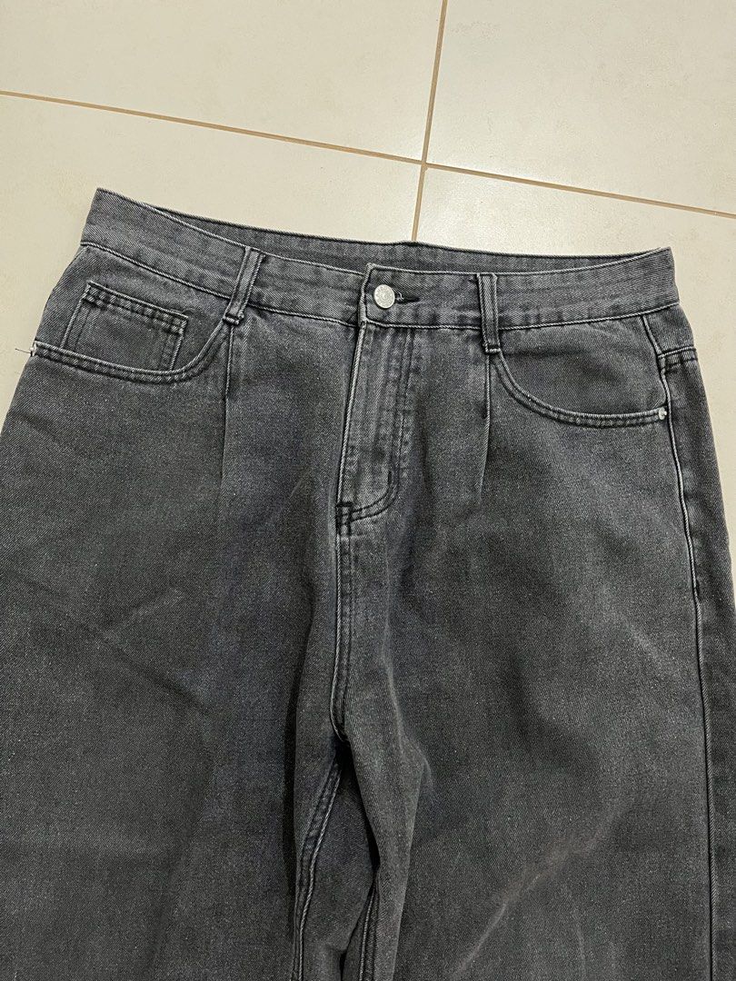 Acid wash Wide Leg Jeans (Category: Jeans) located in Pasig City. Submitted by thousandthrift69 (Listing ID 1428901963, Image 2). Description: Color may vary due to lighting No issue / Need wash Excellent Condition 💎 Color rate: 9/10 Size: Large on tag ( M- L fitting ) Dimension: L36.5xW36 Leg opening: 11 Swipe right for more details ⬅️ MINE for only P400❤ + Shipping Message us for inquiries 📩 Follow for more.