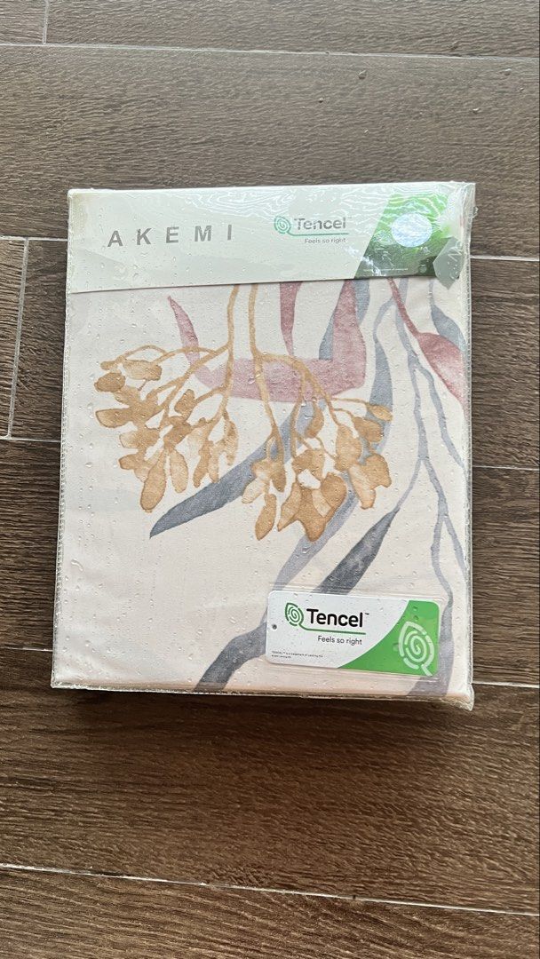 Akemi Tencel Touch Serenity Collection King-size fitted bedsheet (850 threadcount) (Category: Bedding & Towels) located in Singapore. Submitted by panerex (Listing ID 1304864622, Image 1). Description: Feel free to compare to online shops & platforms ; pretty sure my pricing is more competitive for the same range and size. No quilt or quilt cover included. Akemi Tencel Touch Serenity Collection King-size fitted bedsheet (850 threadcount) Brand ne