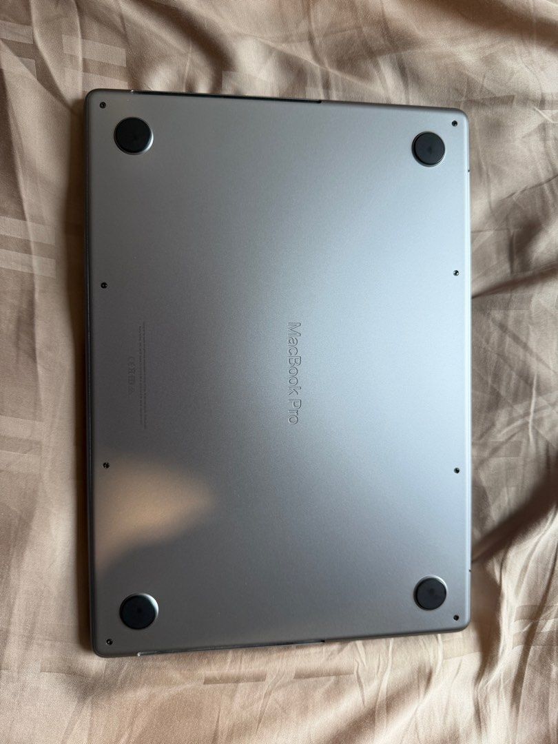 Apple MacBook Pro 14-inch (2021)412353391085506561