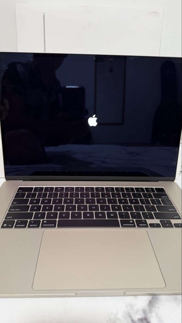 Apple MacBook Pro 15-inch412346352099676160
