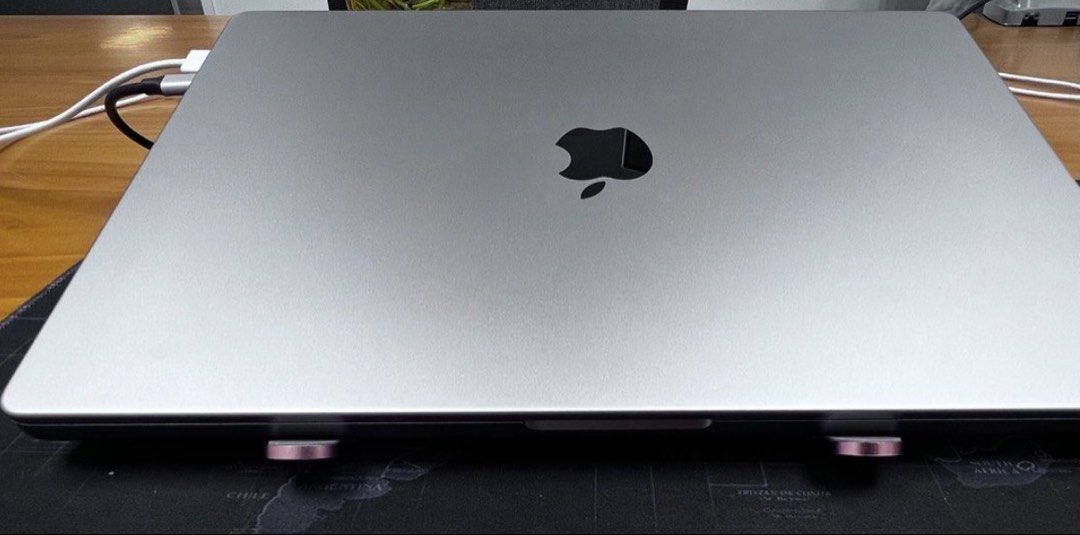 Apple MacBook Pro - Silver M1 max 64gb RAM412351819730790400