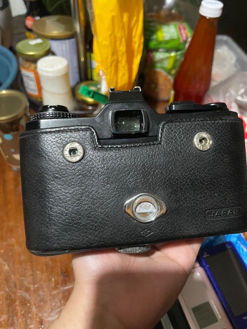 asahi pentax film camera (Category: Cameras) located in Manila. Submitted by chaeryunnie (Listing ID 1428980836, Image 2). Description: as is untested not sure if working.