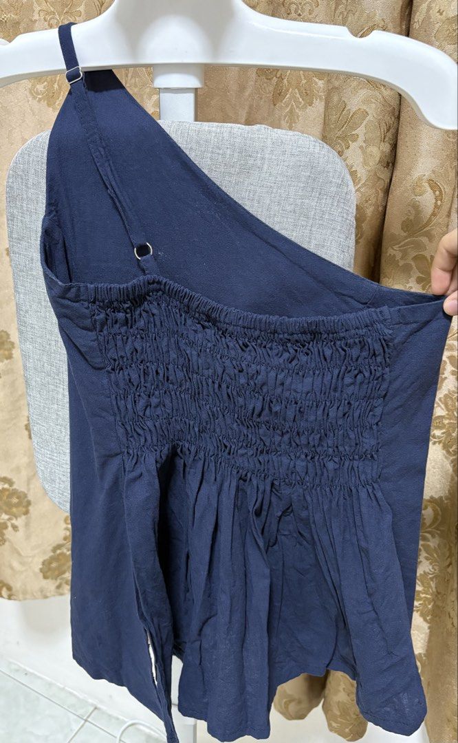 Asymmetric Cotton Linen Top (Category: Sleeveless) located in Taguig. Submitted by cmdcn (Listing ID 1428879583, Image 2). Description: In good condition Only used once Orig Price: Php 199 .