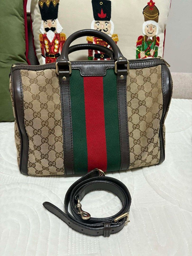 Authentic Gucci Speedy Crossbody (Category: Luxury Bags & Wallets) located in Quezon City. Submitted by jhaediah (Listing ID 1383853861, Image 1). Description: Speedy Crossbody bag 💓3/28/1 9/10 With Card,and Dust bag .