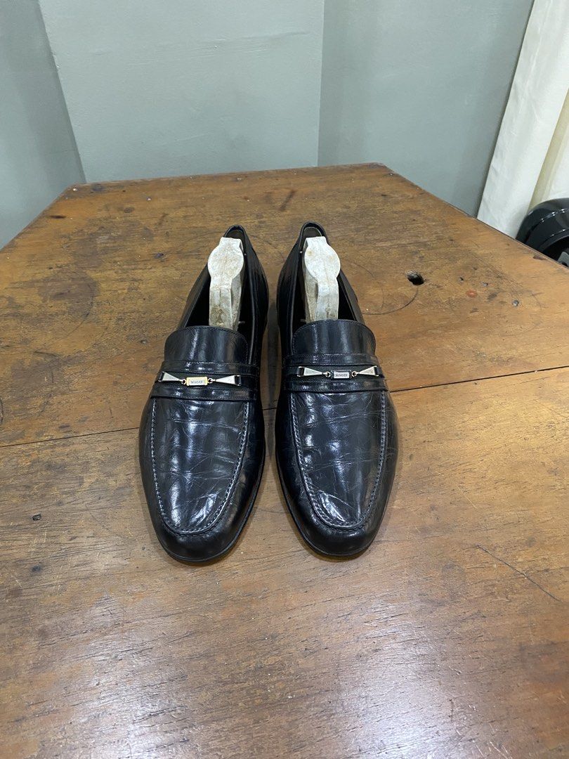 Bruno Magli Black Leather Loafers (Category: Loafers) located in Manila. Submitted by resi.diaz (Listing ID 1428836255, Image 1). Description: .