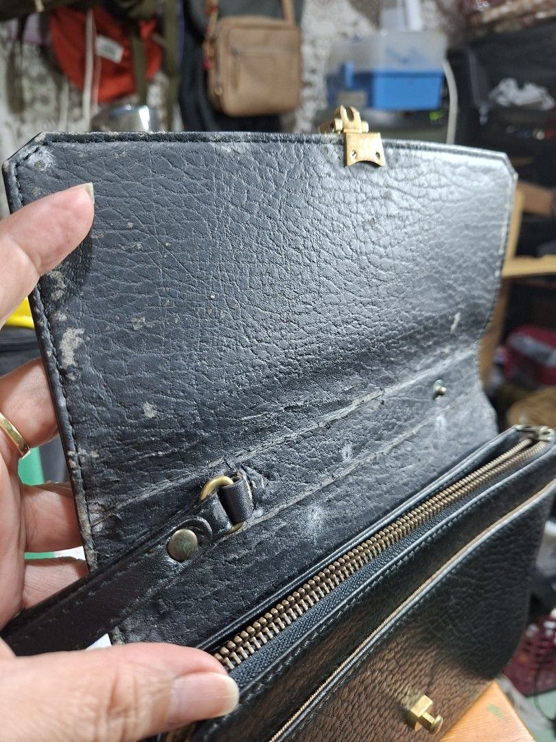 Burberrys Black Leather Wallet (Category: Luxury Bags & Wallets) located in Lucena. Submitted by dai_suki (Listing ID 1428953704, Image 3). Description: Japan Surplus Source issue nsa pics na po... flap s loob.. Jrs and Lbc courier only 1st to pay.