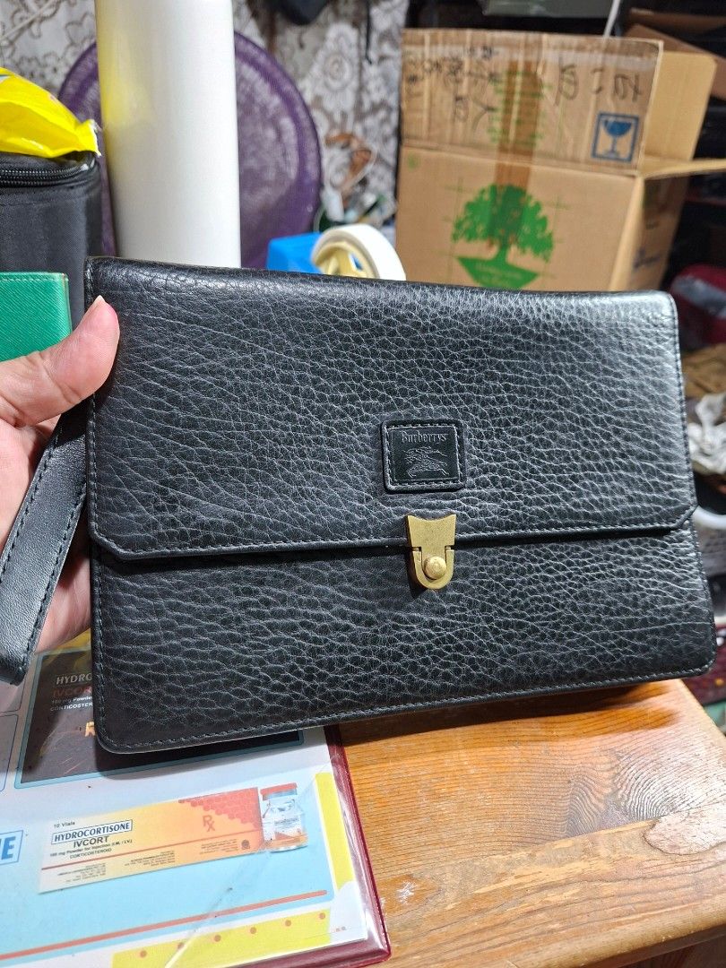 Burberrys Black Leather Wallet (Category: Luxury Bags & Wallets) located in Lucena. Submitted by dai_suki (Listing ID 1428953704, Image 1). Description: Japan Surplus Source issue nsa pics na po... flap s loob.. Jrs and Lbc courier only 1st to pay.