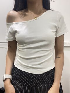 (Category: ) located in . Submitted by cloudv.shop (Listing ID 1428906220, Image 1). Description: .