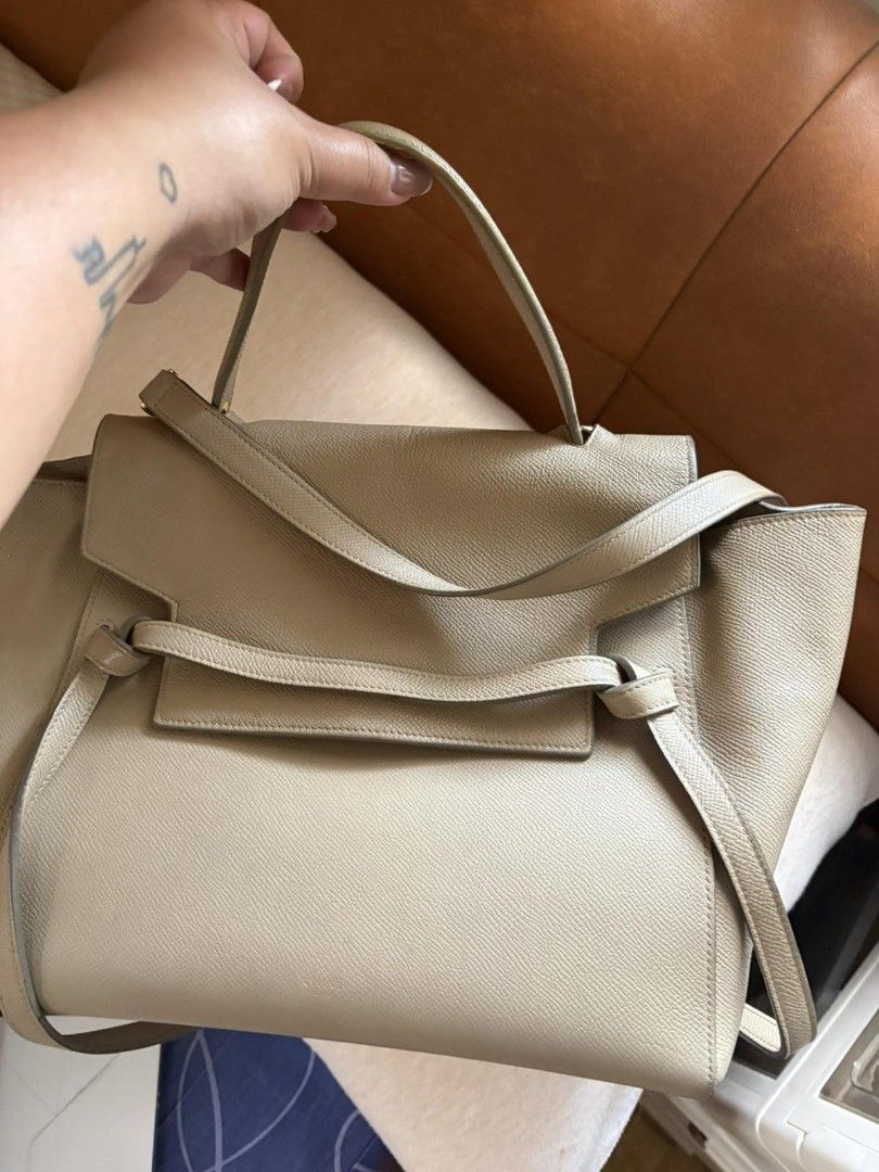 Celine Mini Belt Bag (Category: Luxury Bags & Wallets) located in Quezon City. Submitted by liz11888 (Listing ID 1428884828, Image 2). Description: 100% Authentic RFS: Declutterring Flaws: Needs cleaning inside. Plus need stiching inside Slightly negotiable Shipping c/o buyer Payment via Gcash or Online Bank.