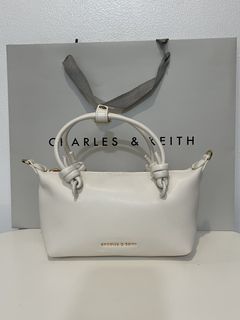 (Category: ) located in . Submitted by preloved.closet2 (Listing ID 1428982242, Image 1). Description: .
