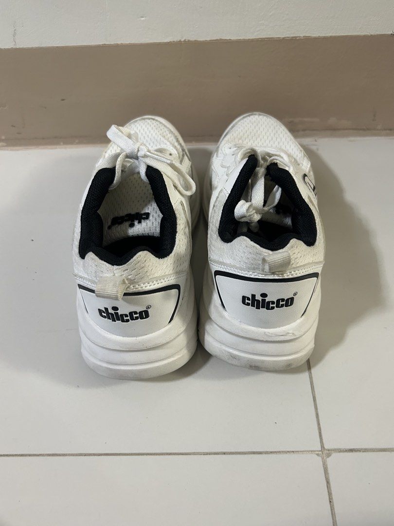 Chicco Louvel White Sneakers - Size 32 (Category: Sneakers) located in Las Pinas. Submitted by voilecabrera (Listing ID 1428898912, Image 2). Description: Meet up place: mandaluyong pioneer st (tuesday-friday) Las pinas sm center (weekend).