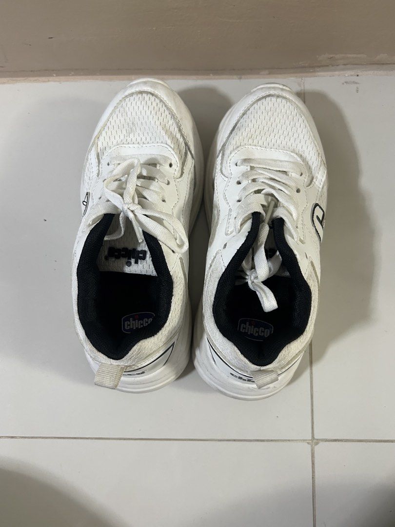 Chicco Louvel White Sneakers - Size 32 (Category: Sneakers) located in Las Pinas. Submitted by voilecabrera (Listing ID 1428898912, Image 3). Description: Meet up place: mandaluyong pioneer st (tuesday-friday) Las pinas sm center (weekend).