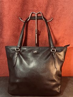 (Category: ) located in . Submitted by sartorial_finds (Listing ID 1428932466, Image 1). Description: .