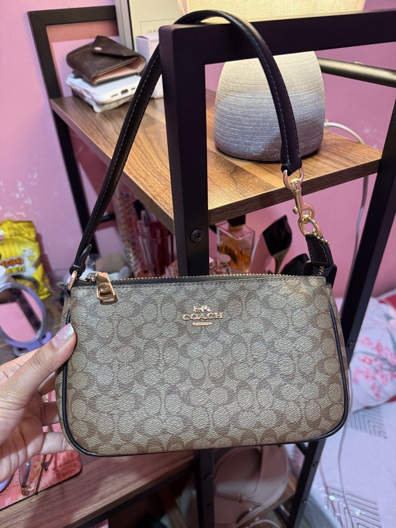 Coach Signature Nolita (Category: Luxury Bags & Wallets) located in Las Pinas. Submitted by emjey_ (Listing ID 1428983939, Image 1). Description: Dm if interested ☺️ authentic 💯 .