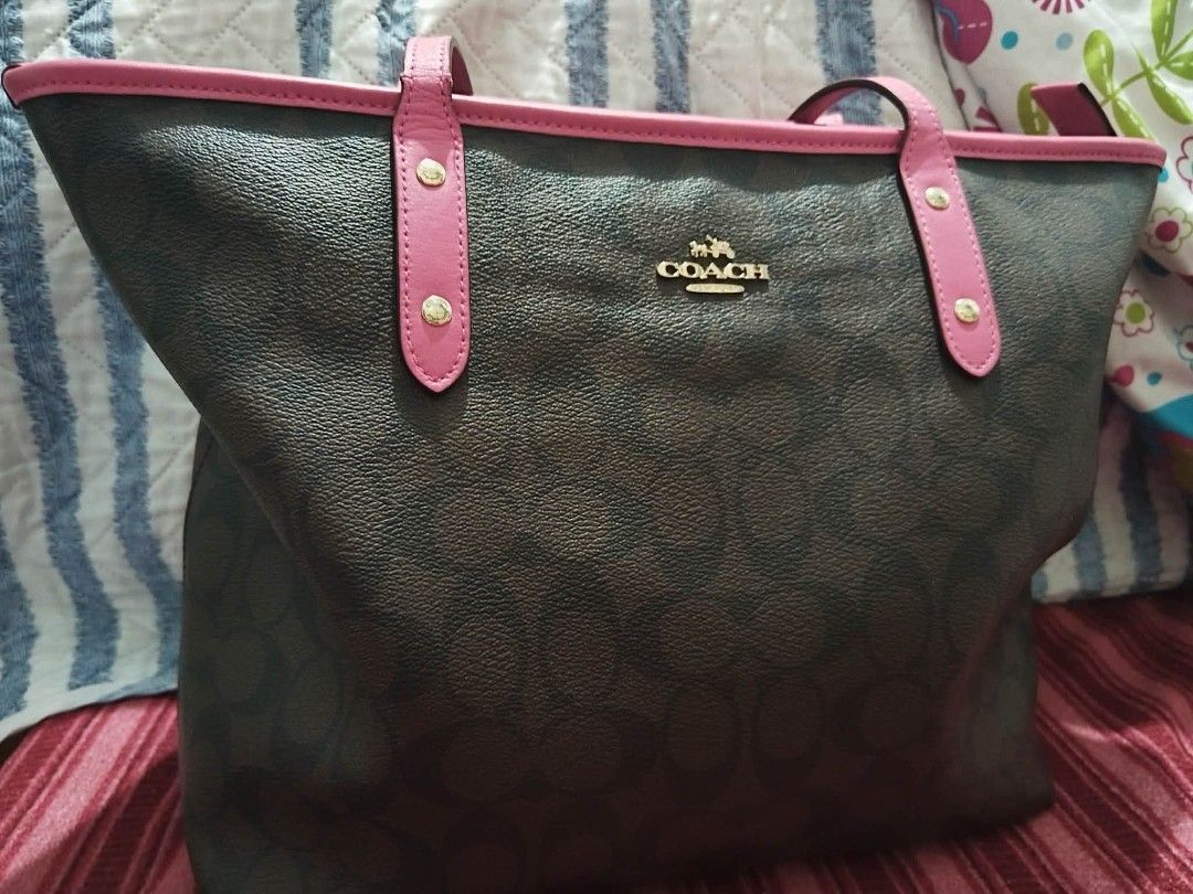 Coach Tote Bag with Pink Trim (Category: Luxury Bags & Wallets) located in Quezon City. Submitted by ctraex (Listing ID 1428907811, Image 3). Description: Stylish Coach tote bag featuring a brown monogram pattern with pink trim and handles. Includes a matching pink tag. The bag has a gold Coach logo. The bag has a zipper closure..