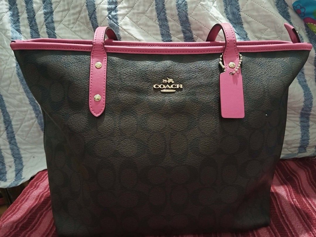Coach Tote Bag with Pink Trim (Category: Luxury Bags & Wallets) located in Quezon City. Submitted by ctraex (Listing ID 1428907811, Image 2). Description: Stylish Coach tote bag featuring a brown monogram pattern with pink trim and handles. Includes a matching pink tag. The bag has a gold Coach logo. The bag has a zipper closure..