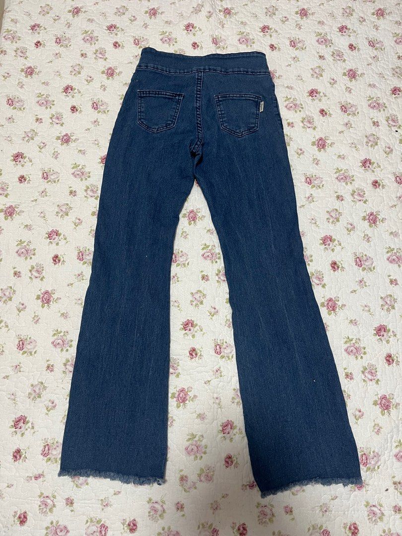 Blue Denim Flared Jeans (Category: Jeans) located in Quezon City. Submitted by rie.declutter (Listing ID 1428819912, Image 2). Description: size: waist - 24-26 in length - 35.5 in hip size - 15 in inseam - 26 in 💳 mop: gcash / bank transfer 📦 mod: j&t / grab / lalamove 📍loc: metro manila, ph - manage expectations, needs wash before use - colors may vary due to lighting - clothes are in good condition unless stated otherwise .