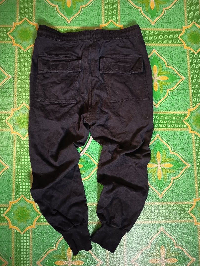 DS Black Jogger Pants (Category: Joggers) located in Manila. Submitted by youngbear.185ac4 (Listing ID 1428796603, Image 2). Description: Rick Owens Jogger pants Size 30/34 good condition courier jnt/lalamove mop gcash 📩📩📩.