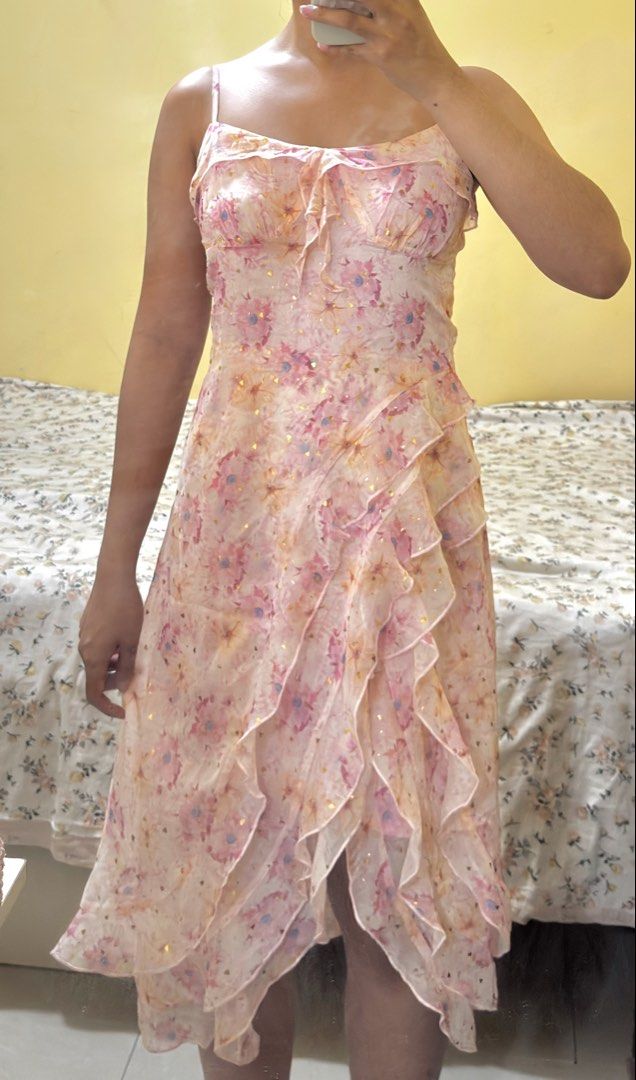 LP LP!! Floral Ruffle Dress (Category: Dresses) located in Calauag. Submitted by letaa_vity (Listing ID 1428850627, Image 2). Description: Fairy style dress! 👗🌸 Originally bought this for 1,300 last 2023 Haven’t worn it yet kasi ‘di bagay sa body type ko 😔 ✔️No stains ✔️No damage 📍Location: Pandacan, Manila / Calauag, Quezon Note: Pre-loved item-please manage expectations .