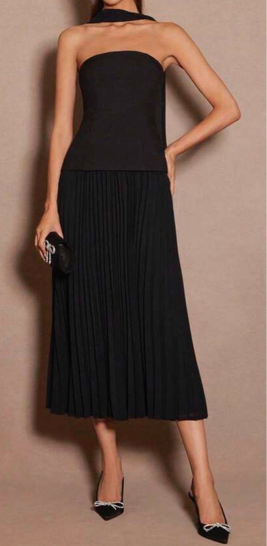 [FOR RENT] Black Midi Dress (Category: Dresses) located in Manila. Submitted by jenrubysa (Listing ID 1428877958, Image 2). Description: - black pleated midi dress - can fit size xs-s! - waistline: 24-26 - deposit: 350 - rent for 3 days .