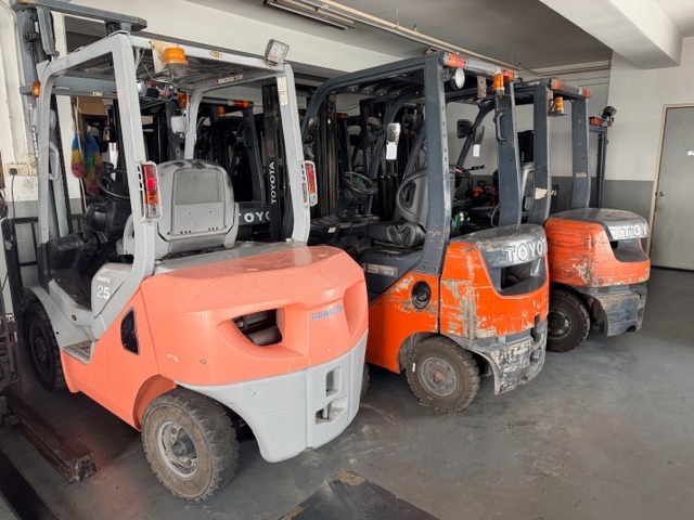 Forklift / Reach truck / Stacker / VNA / Pallet Jack / Toyota, Mitsubishi, Komatsu, Hyster, T, Nichiyu, Dream (Category: Other Vehicles) located in Singapore. Submitted by mashgate (Listing ID 1428827391, Image 2). Description: Toyota, Mitsubishi, Komatsu, Hyster Forklift Diesel Truck Capacity : 1.5ton to 3.0ton Type : Diesel Mast Height : 4.0m to 6.0m FV, FSV View at West Connect Building 10 Buroh Street #01-21 Singapore 627564 Mashgate means Fo