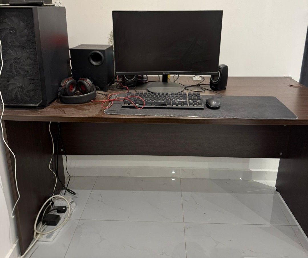 Gaming PC Setup - Monitor, PC, Keyboard, Mouse, Mousepad, Gaming Chair, Pc table