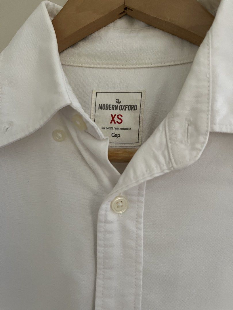 Gap White Oxford Button-down Shirt (Category: Formal Shirts) located in Quezon City. Submitted by reviverevolution (Listing ID 1428878891, Image 2). Description: - Gap Oxford Button-down Shirt - Color: White - Size: XS (Men’s size) - Measurement: Pit to pit 19 inches; length 26 inches - Payment Methods: GCash / BPI / BDO - Delivery via LBC / J&T pick-up / Lalamove pick-up. Delivery fee and pick-up booking c/o buyer. - All sales are final..