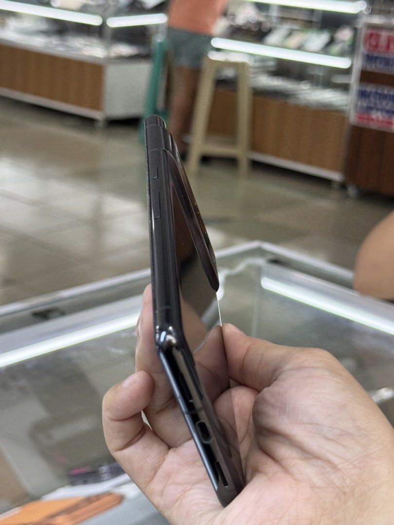 GOOGLE PIXEL 7 PRO (Category: Google Pixel) located in Pasig City. Submitted by lianheart2020 (Listing ID 1428909027, Image 3). Description: Open for Swap/Selling: Note: ( Rfs: Buy and Sell ) Pixel 7 Pro 128GB color BLACK OPENLINE ANY SIM GLOBAL VERSION 100%Smothness Test to Sawa Reset to Sawa No hidden issue No history of repair 🛵 Cash on delivery with our Personal Rider around Metro with SAME DAY DELIVERY. Please expect that the DELIVERY FEE i
