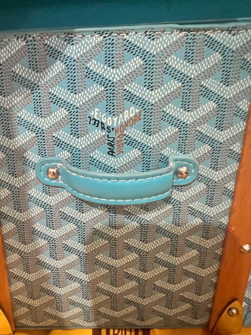 Goyard bag overrun (Category: Luxury Bags & Wallets) located in Manila. Submitted by purgeout (Listing ID 1428987776, Image 3). Description: Goyard Hand/sling bag usef a few times, good as new. Rfs: impulsive.