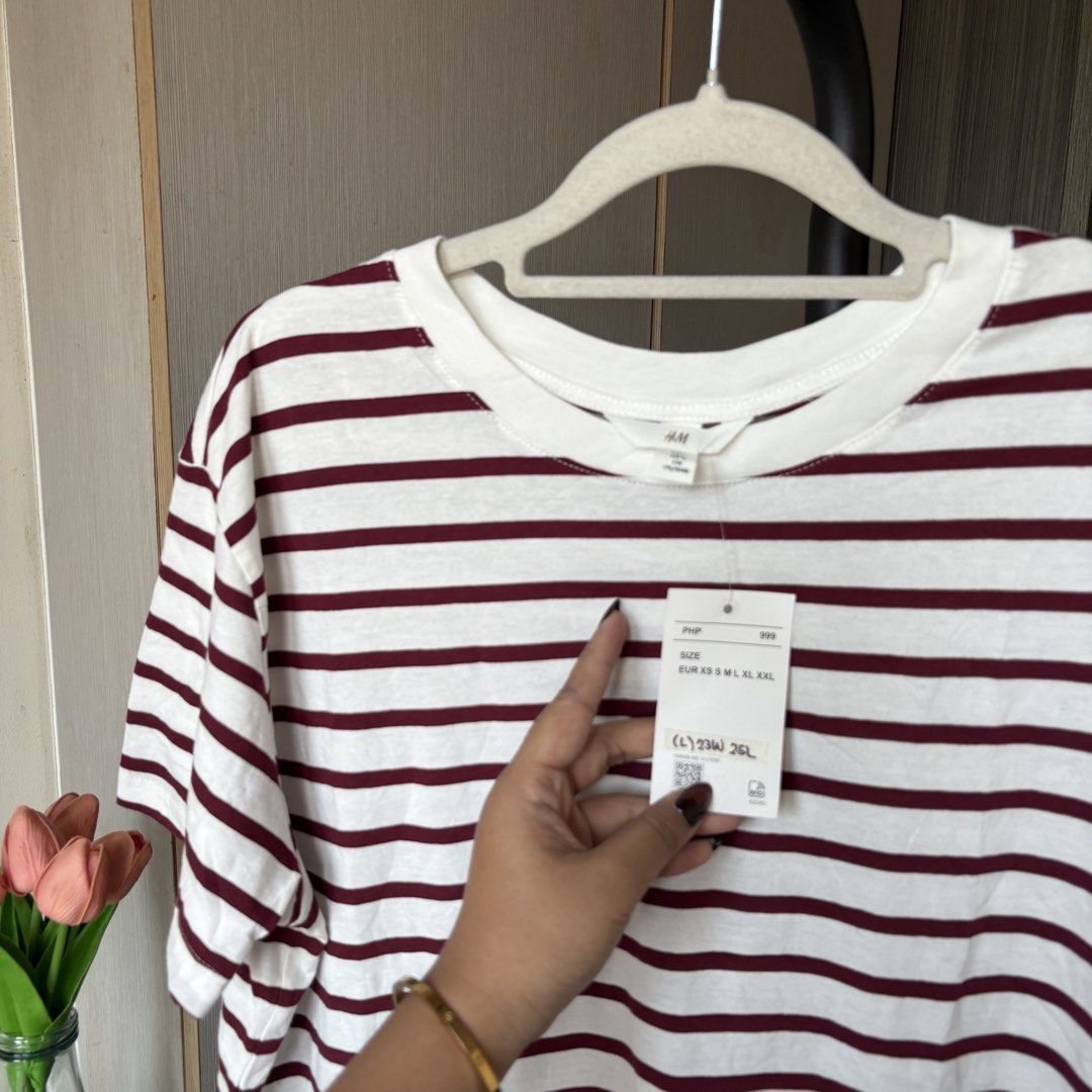 H&M Basic Stripes Tee / T-Shirt (Category: Shirts) located in Manila. Submitted by on-trendfinds (Listing ID 1428799223, Image 2). Description: 23x26 dimes.