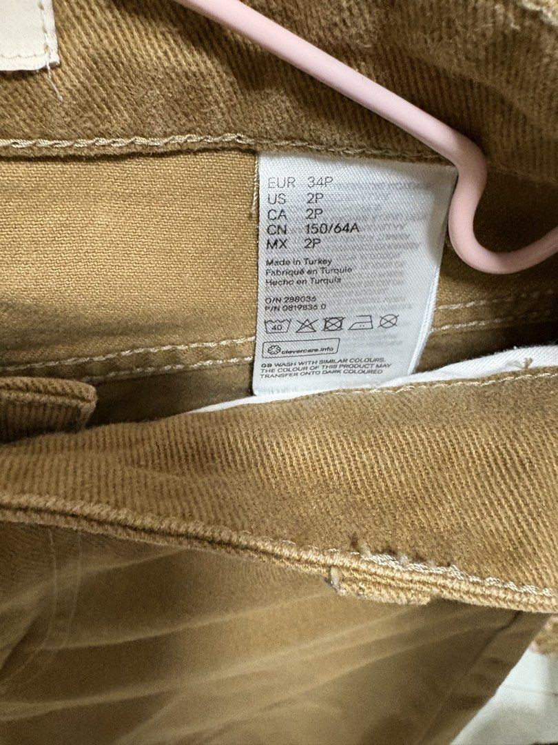 H&M Brown Pants (Category: Other Bottoms) located in Taguig. Submitted by cmdcn (Listing ID 1428881021, Image 3). Description: In good condition Pinaputulan - sakto for 5’1” peeps :>.
