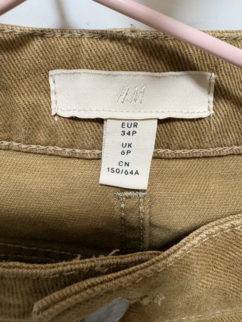 H&M Brown Pants (Category: Other Bottoms) located in Taguig. Submitted by cmdcn (Listing ID 1428881021, Image 2). Description: In good condition Pinaputulan - sakto for 5’1” peeps :>.