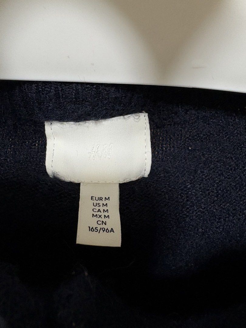 H&M Navy Blue Cardigan - Size M (Category: Coats, Jackets and Outerwear) located in Taguig. Submitted by cmdcn (Listing ID 1428877746, Image 2). Description: .