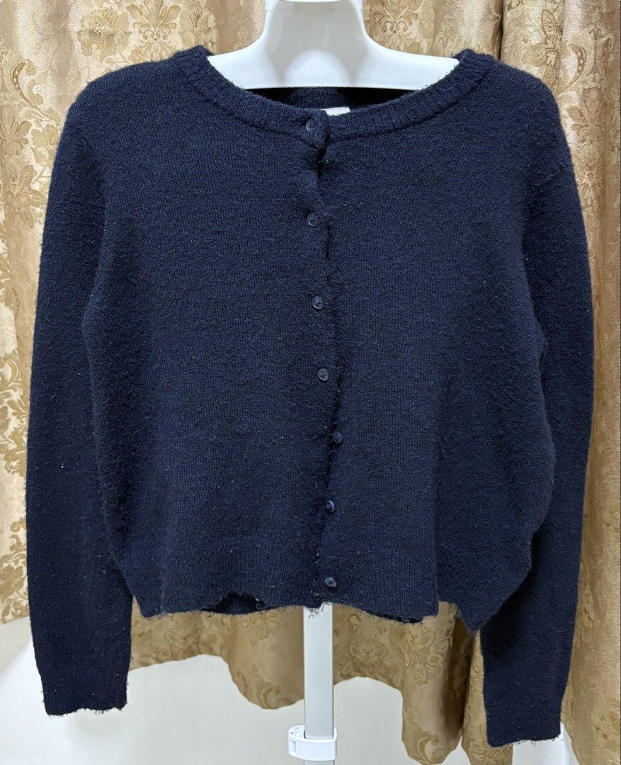 H&M Navy Blue Cardigan - Size M (Category: Coats, Jackets and Outerwear) located in Taguig. Submitted by cmdcn (Listing ID 1428877746, Image 1). Description: .