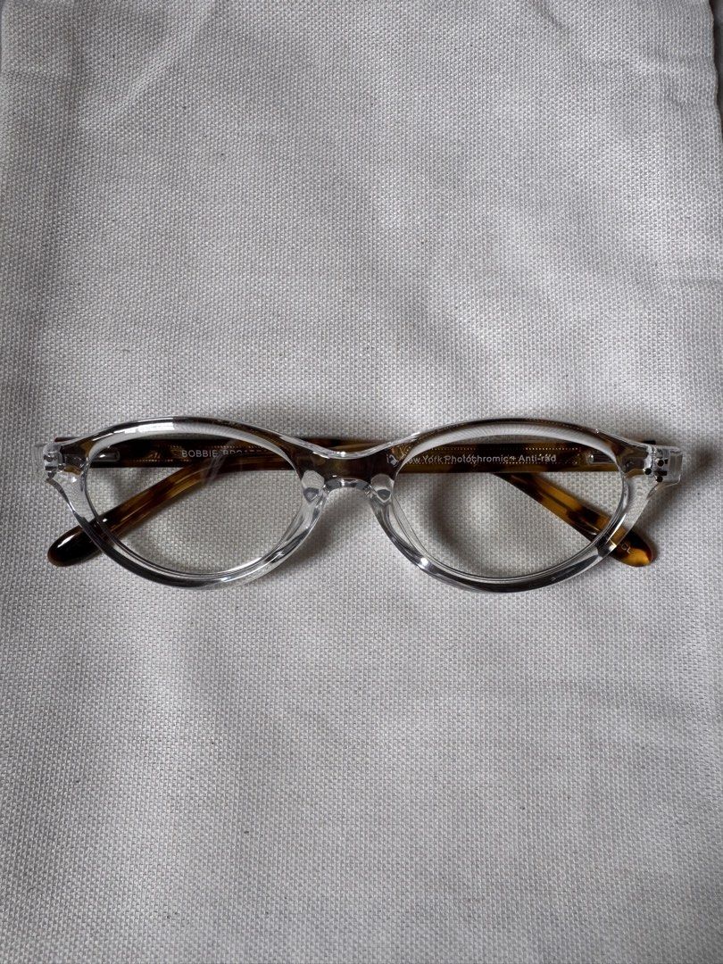 i2i Photochromic Eyeglasses (Category: Sunglasses & Eyewear) located in Makati City. Submitted by declutterwithaia (Listing ID 1428797029, Image 1). Description: ••• Read before transacting ••• ✿ NOD COD! PAYMENT FIRST FOR THE ITEM - GCash - Bank Transfer (MariBank or BPI) ✿ No haggling and no when worn! ✿ No rush shipping! No return, no exchange. ✿ Shipping via J&T only. ✿ Location: West Rembo Taguig City, Metro Manila. .