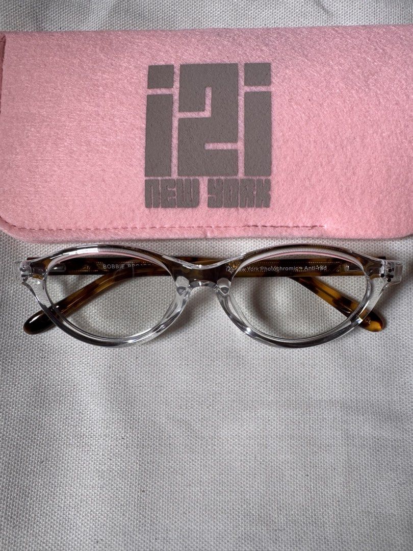 i2i Photochromic Eyeglasses (Category: Sunglasses & Eyewear) located in Makati City. Submitted by declutterwithaia (Listing ID 1428797029, Image 2). Description: ••• Read before transacting ••• ✿ NOD COD! PAYMENT FIRST FOR THE ITEM - GCash - Bank Transfer (MariBank or BPI) ✿ No haggling and no when worn! ✿ No rush shipping! No return, no exchange. ✿ Shipping via J&T only. ✿ Location: West Rembo Taguig City, Metro Manila. .
