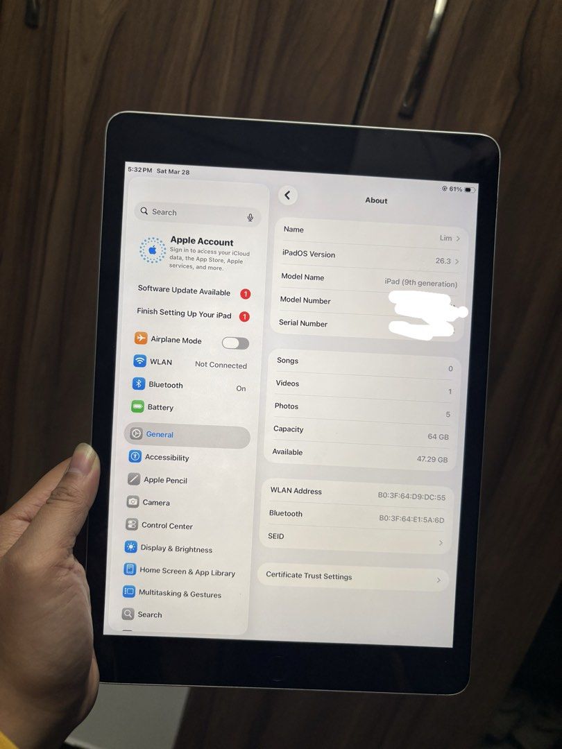 Ipad 9th gen (Category: iPad) located in Manila. Submitted by danneeca (Listing ID 1428920936, Image 1). Description: FOR SALE IPAD 9th generation ✅64gb ✅silver ✅26.3 ios ✅with true tone matagal malowbat never been repair unit box charger NO ISSUE, unli check bago bayaran 9,999 no issue negotiable pa 📍BINANGONAN RIZAL location .