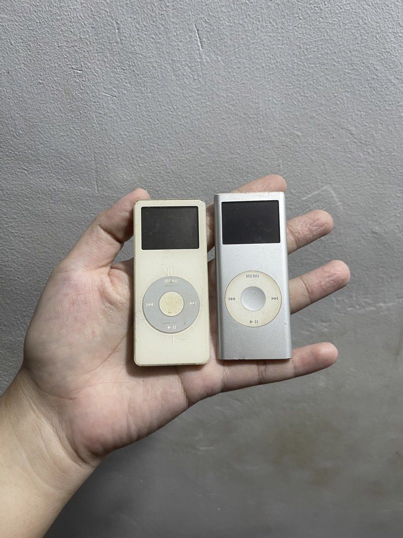 iPod nano 1st and 2nd gen (1) (Category: Other Mobile & Gadget Accessories) located in Manila. Submitted by apple_siri (Listing ID 1428911902, Image 1). Description: Lcd issue etc good for parts, mods or pang display.