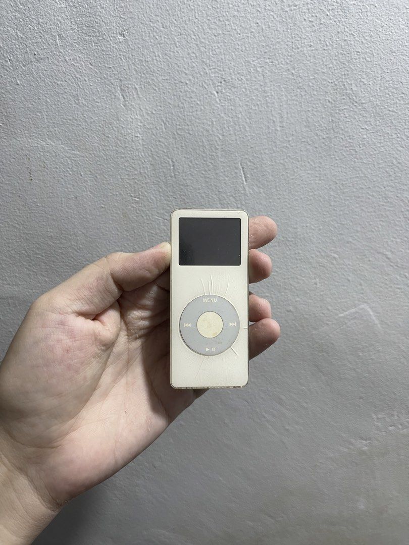 iPod nano 1st gen 2gb white (Category: Other Mobile & Gadget Accessories) located in Manila. Submitted by apple_siri (Listing ID 1428912165, Image 1). Description: Batt issue etc good for parts, mods or pang display.